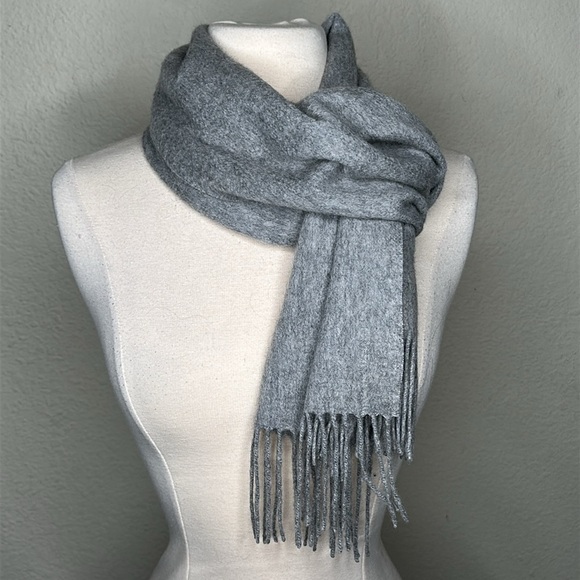 Bytu Cashmere Wool Fringe Scarf Gray Preppy Classic - Picture 2 of 9
